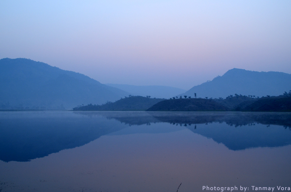 mountains_dawn_jhadol_rajasthan_india_2013.jpg